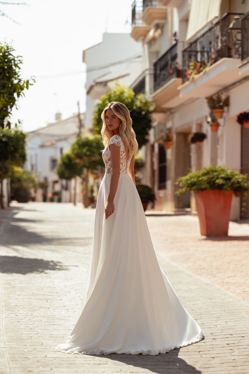 Anna Sposa SYULI
