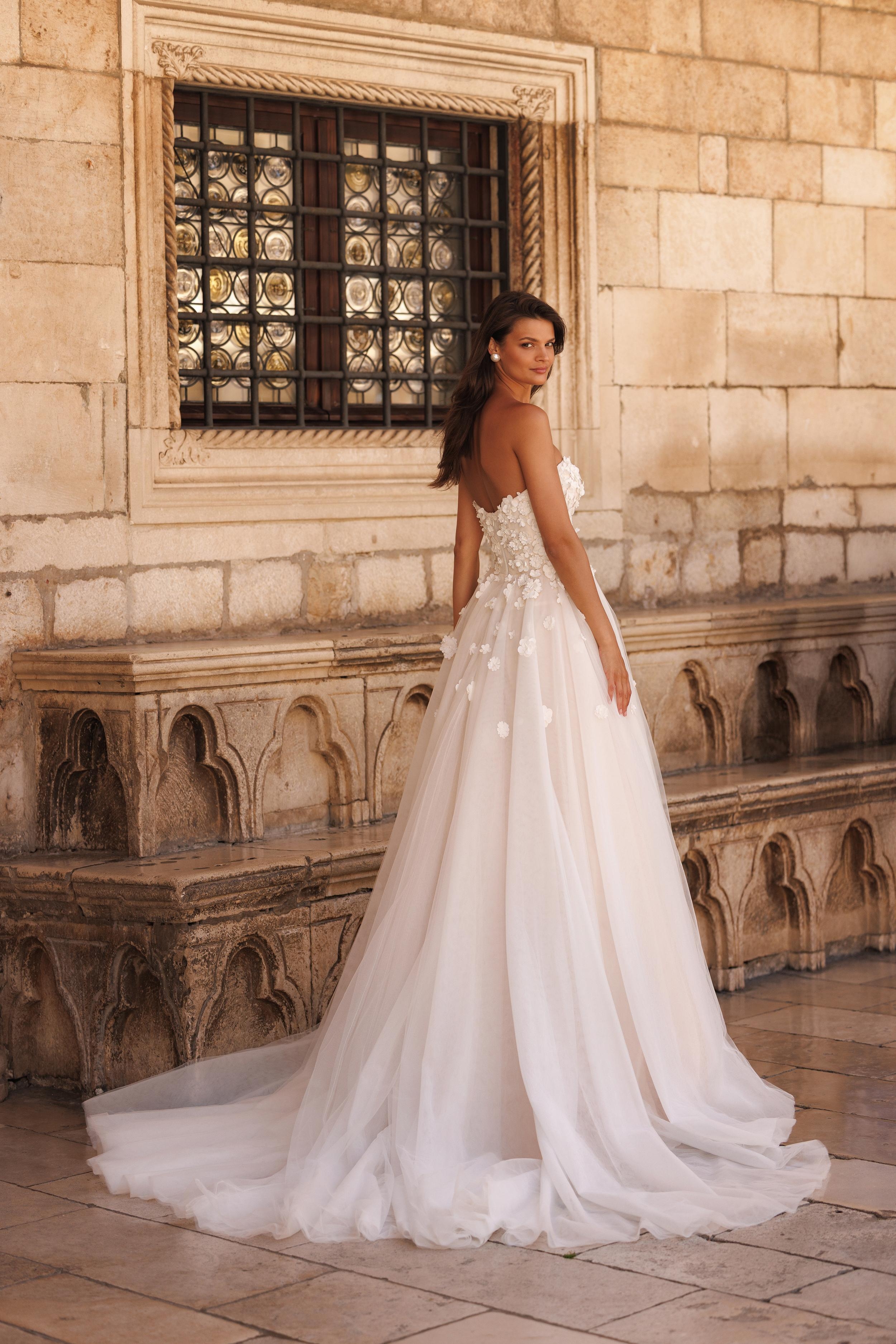 Lana Grace Bridal Gizelle